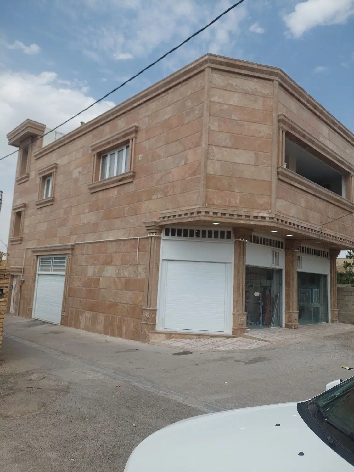 فروش ساختمان تجاری مسکونی واقع در لپویی