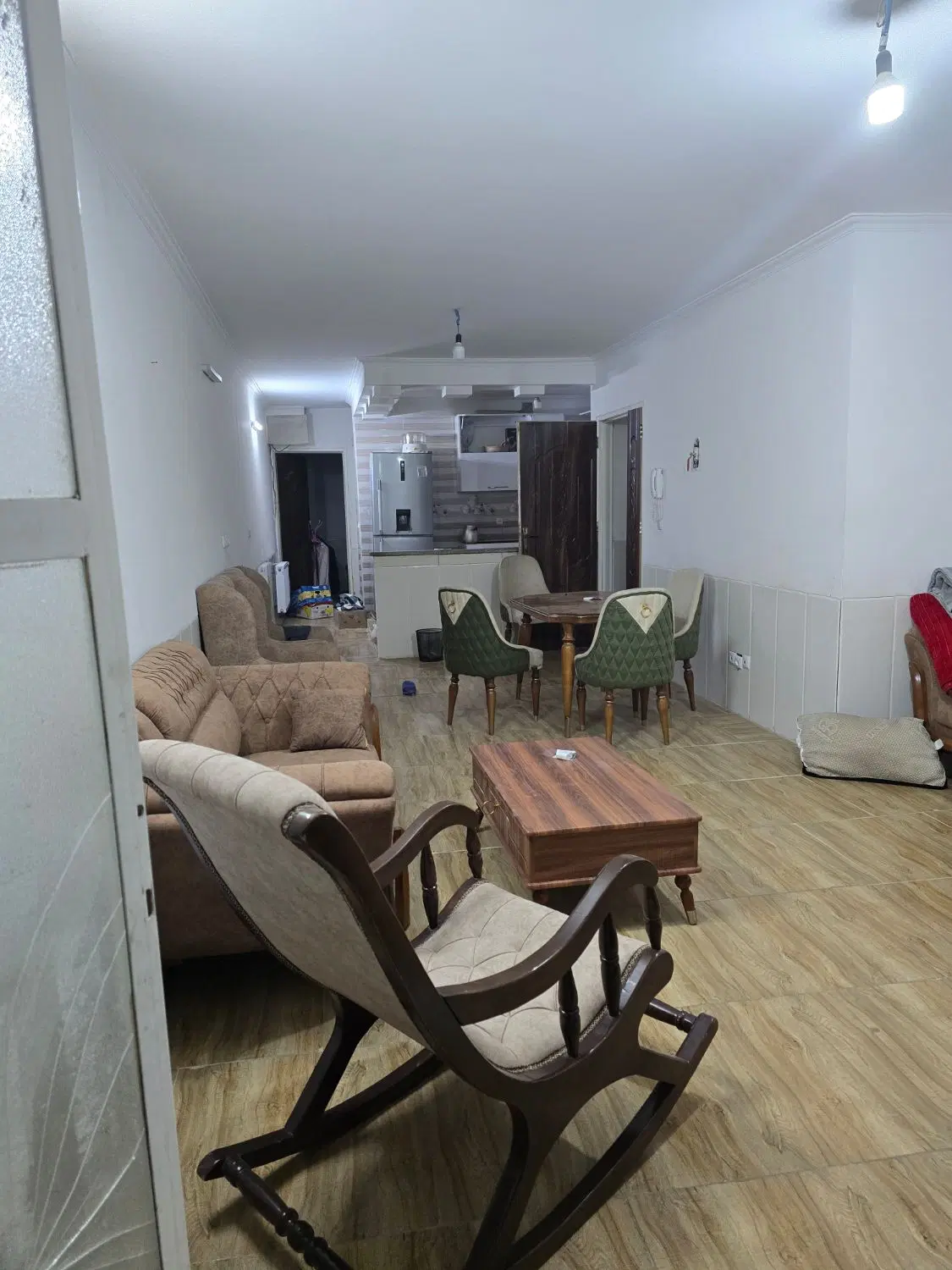 طبقه بالا خیابان طلوع