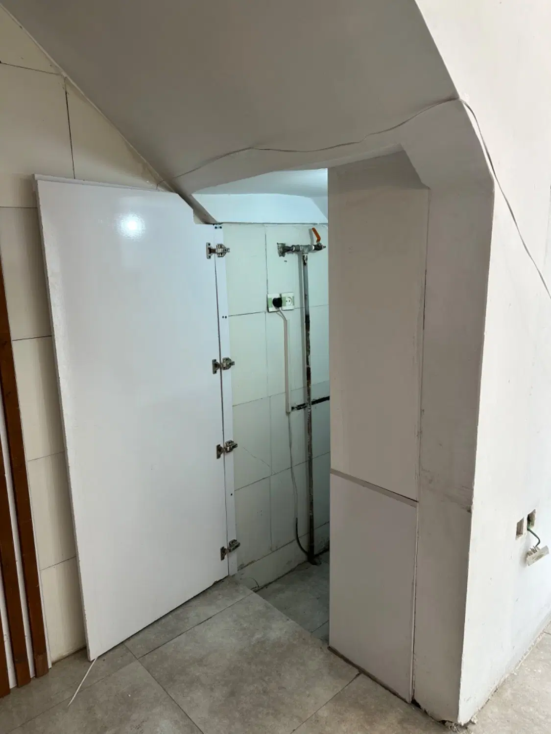 ۸۰ متر همکف+۵۰ متر انبار تهرانپارس