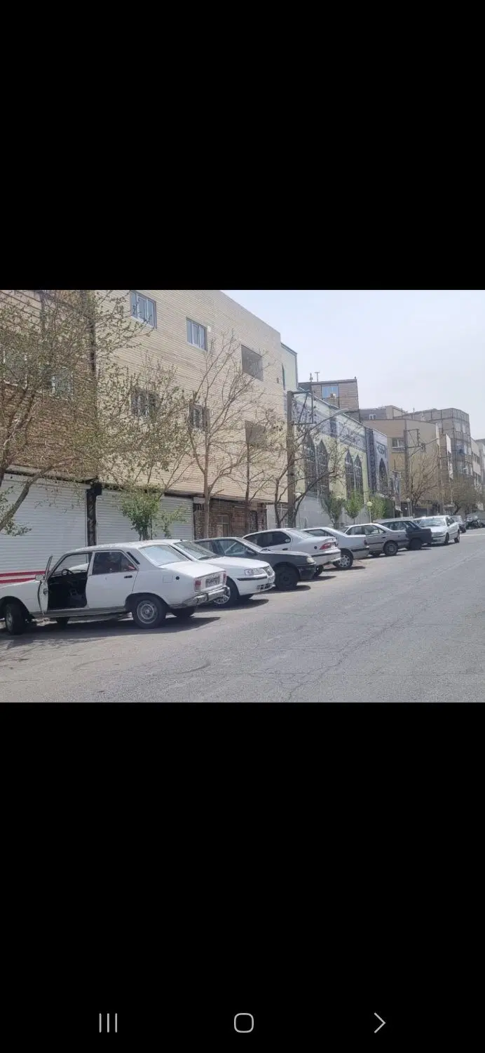حیاط و قطعه گلنگی در شمس تبریزی امیر خیز