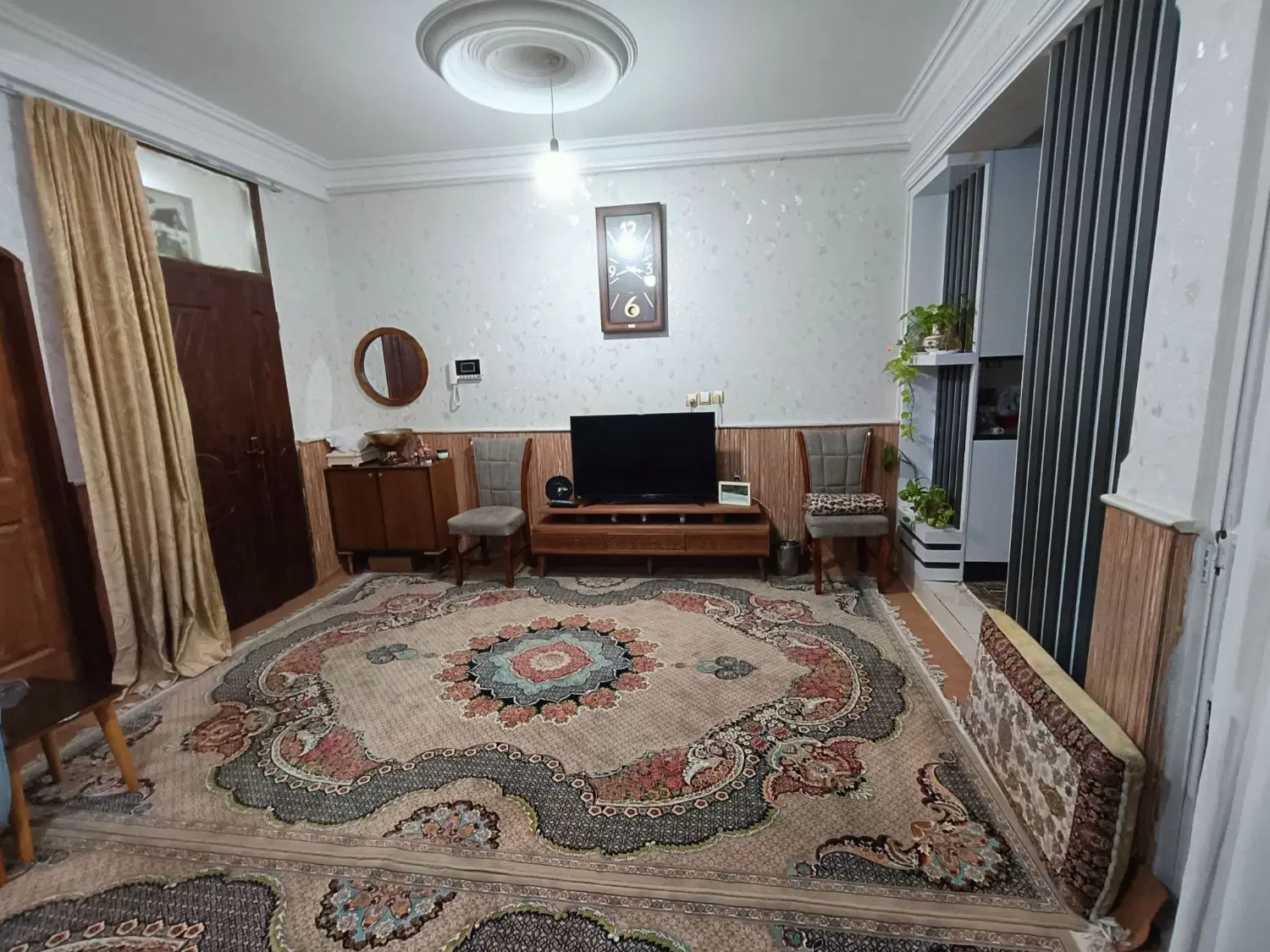 یک واحد طبقه اول ۷۰متری