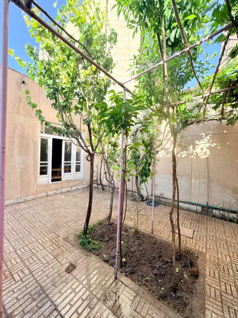 منزل خونه ویلایی قدیمی دربست 130 متر مولوی مدرس