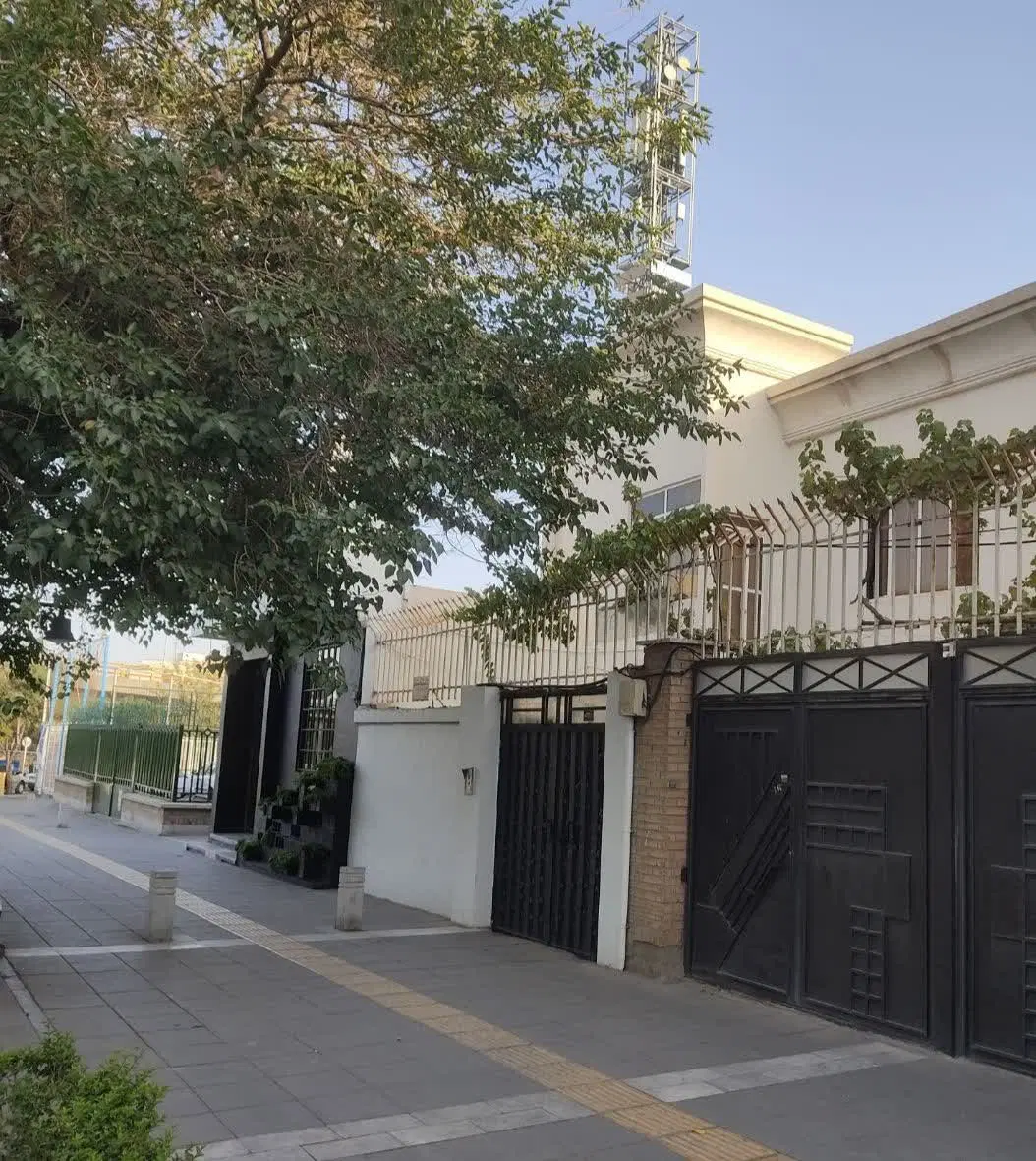 دفتر کار ۱۲۰ متر حاشیه وکیل آباد دربست وممر جدا