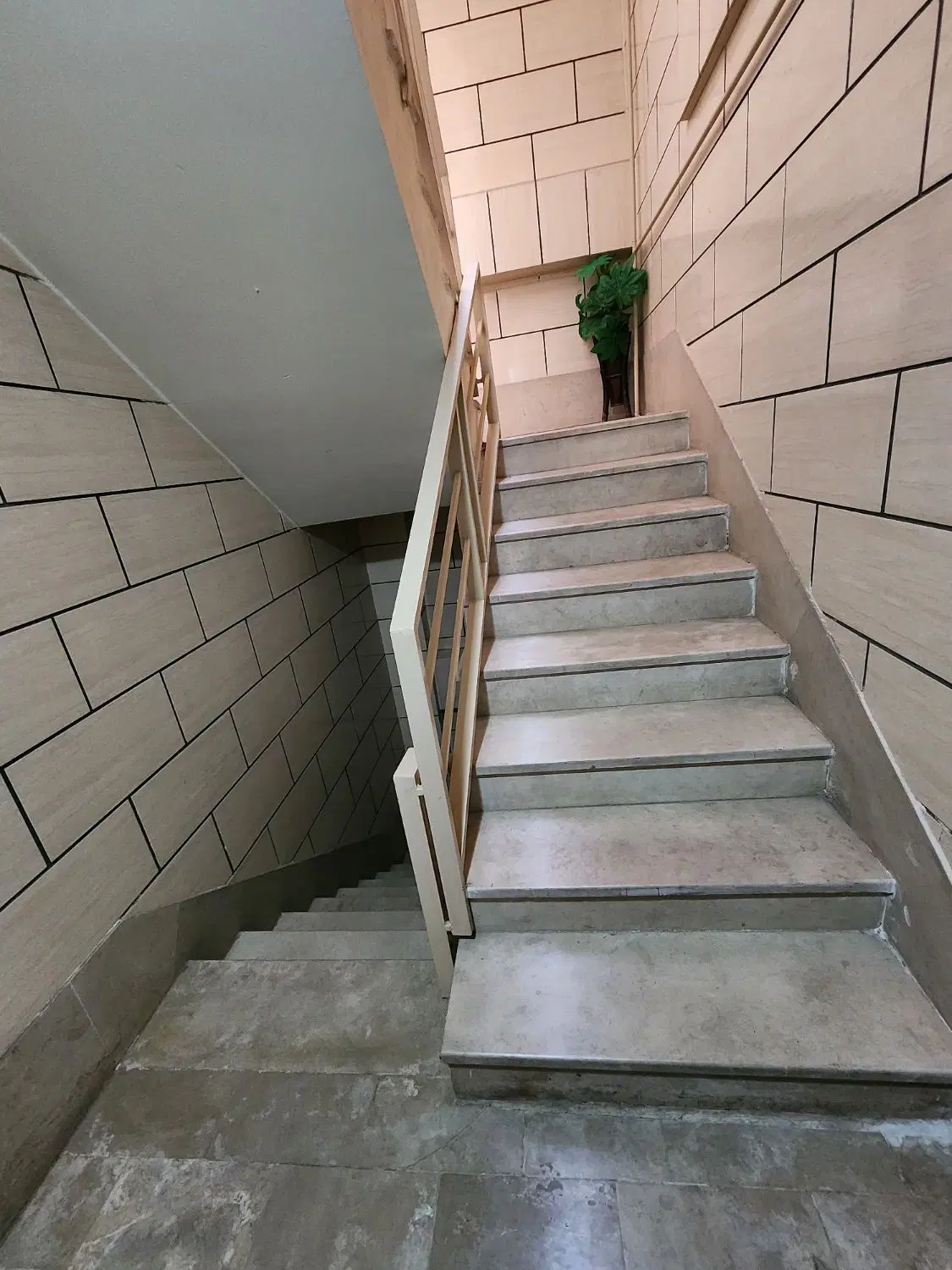 اپارتمان ۱۰۰ متری در کوی زنبق