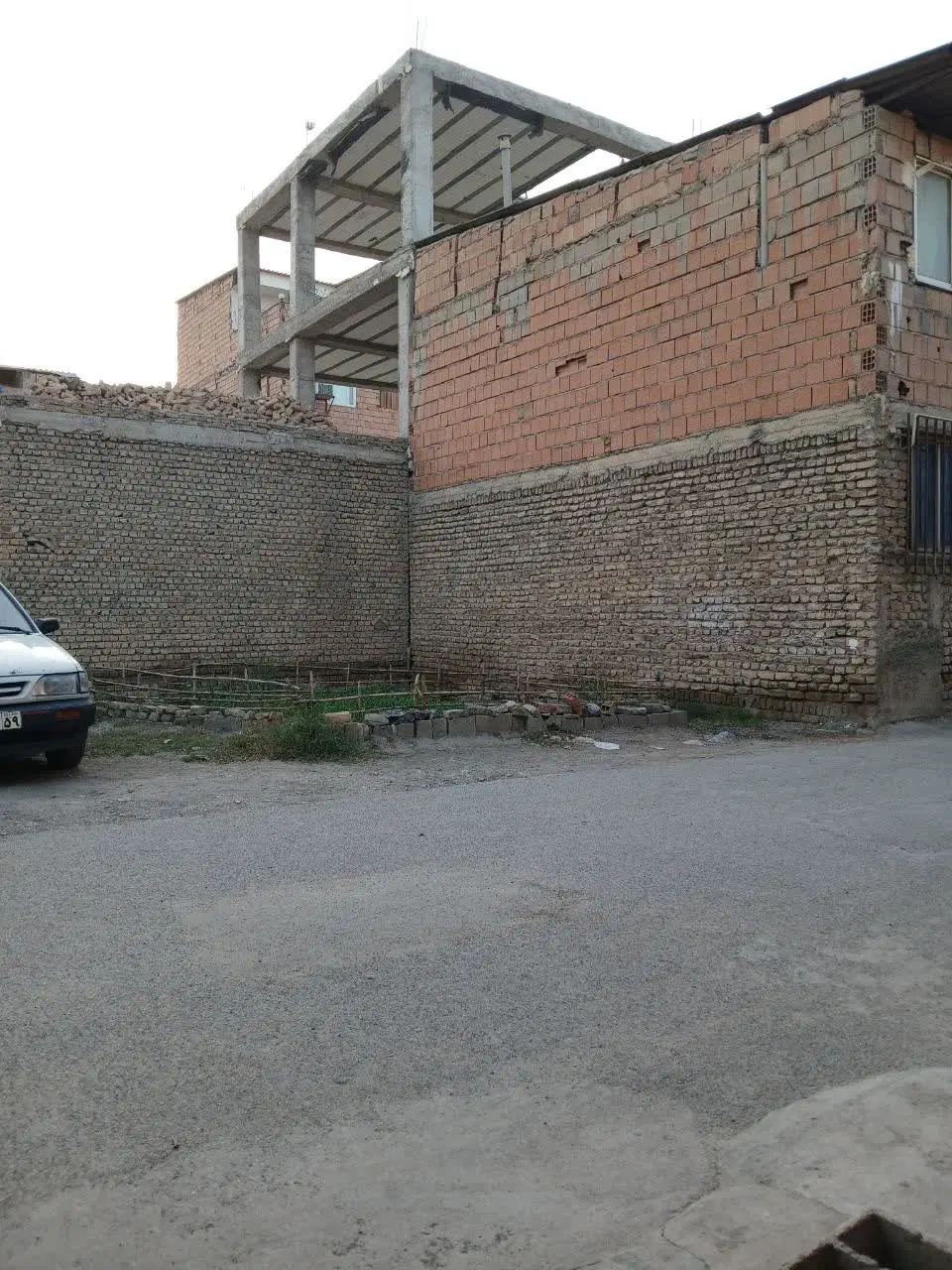 زمین چناران ۶۴