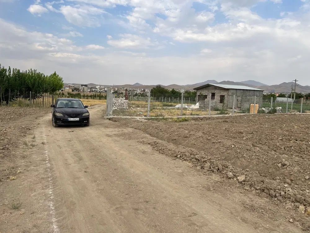 زمین باغی