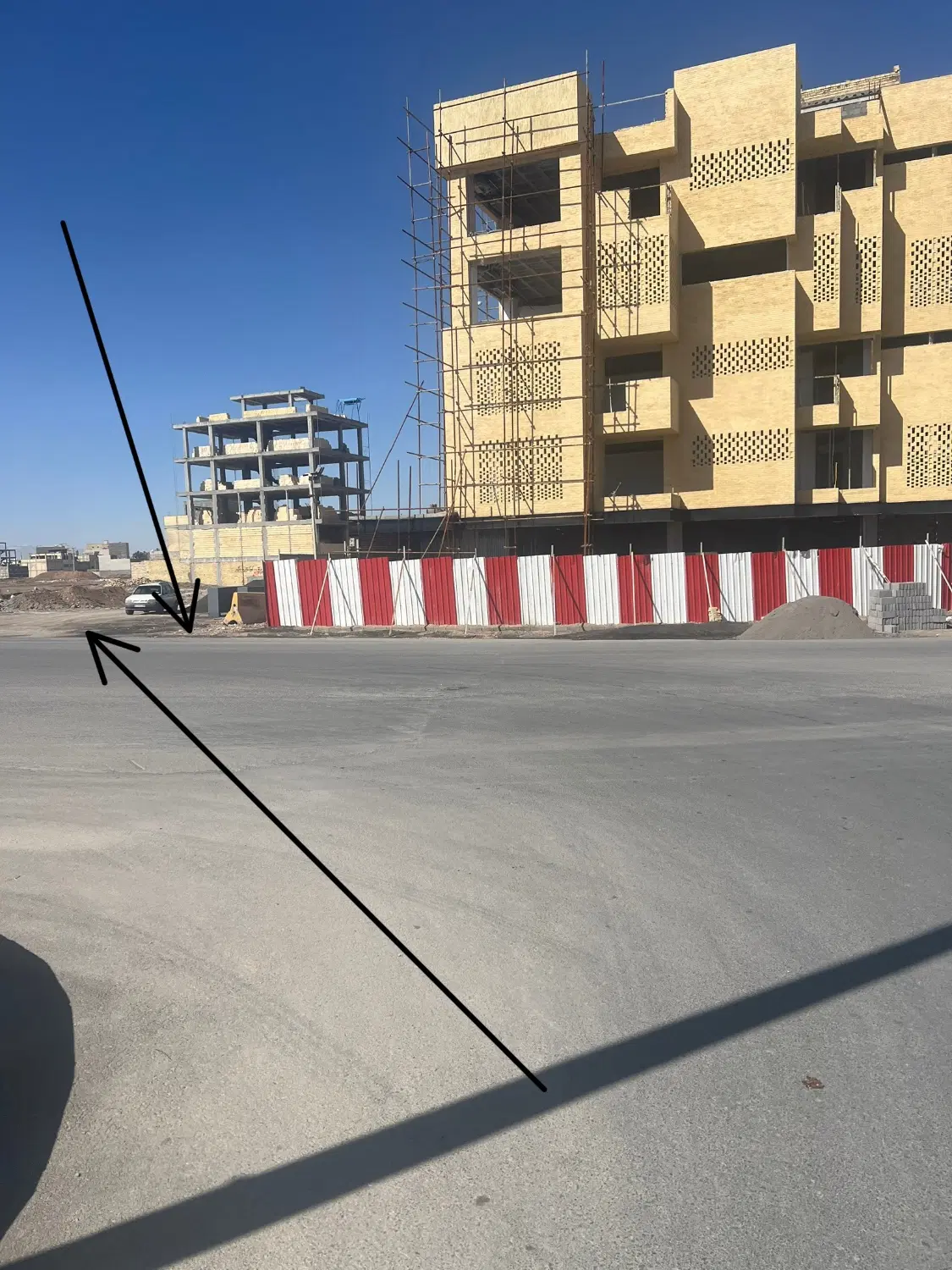زمین موقعیت عالی بر میدان  امکان تجاری و مسکونی