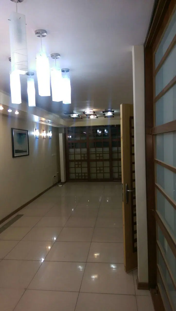 اجاره یک اتاق ۳۰ متری از یک دفتر کار
