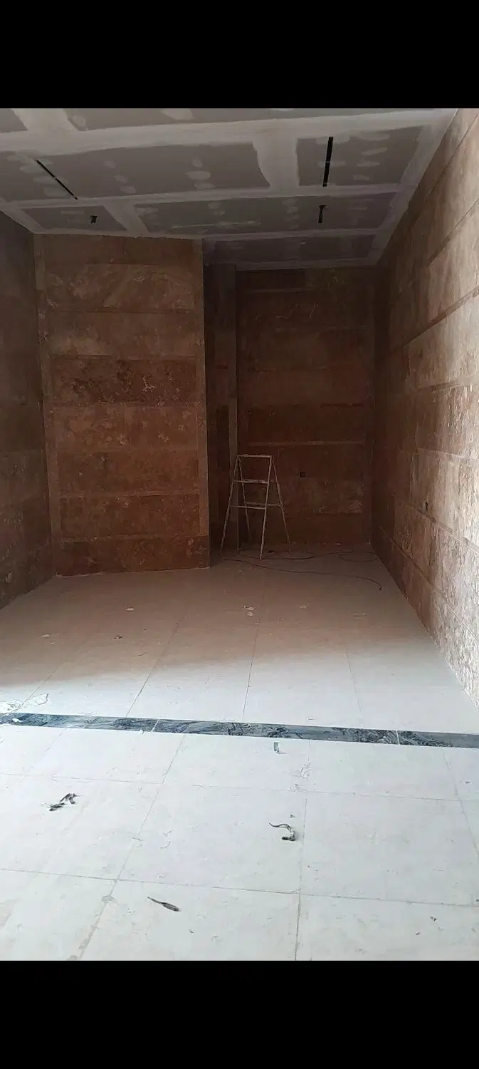 یک باب مغازه نوساخت و کلید نخورده در بالو