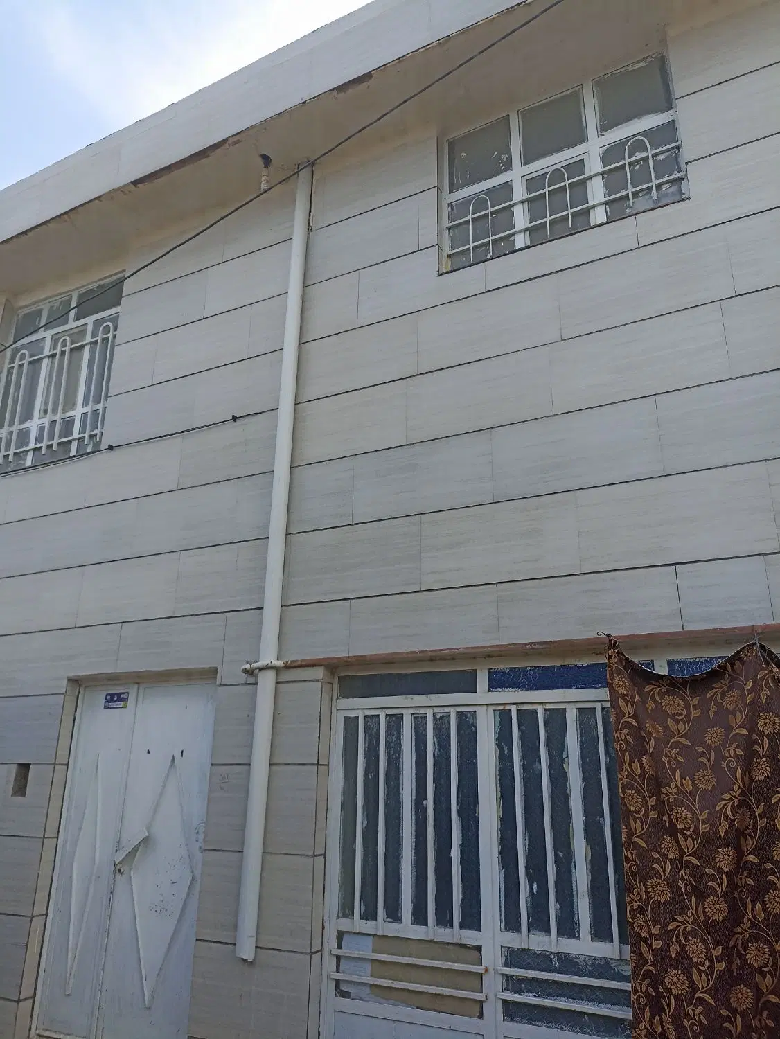 خانه ی دوطبقه در فرزق