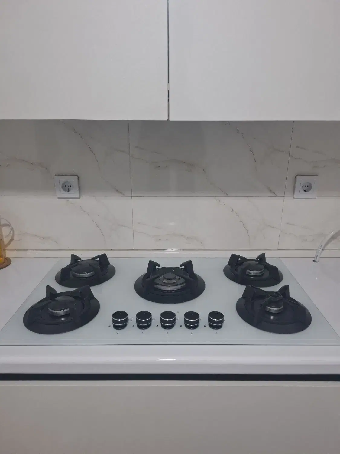 واحدفروشی فول امکانات ط همکف ماشین رو.