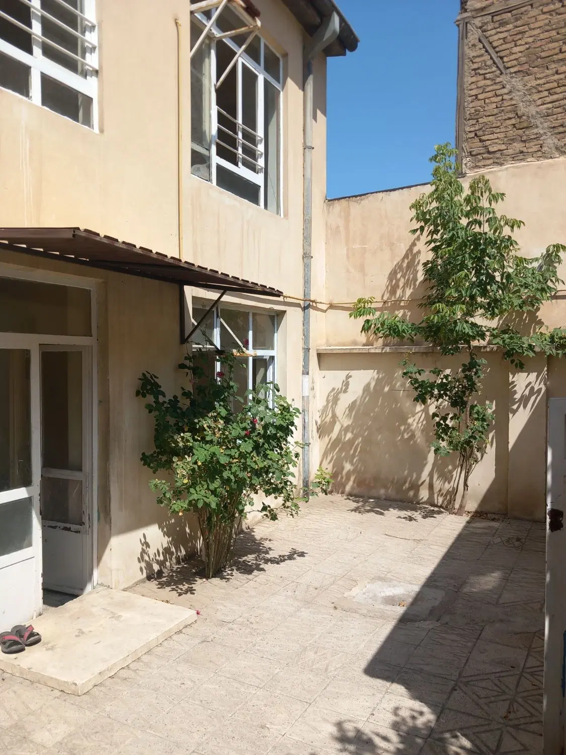 خانه قدیمی دربست باتمام امکانات