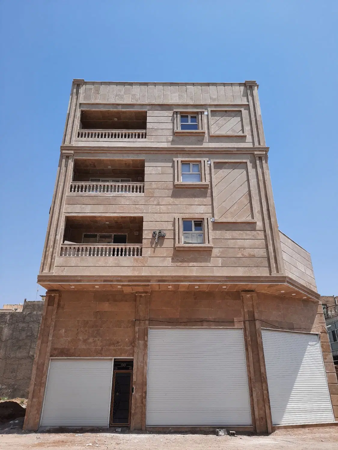 آپارتمان تکواحدی۳خواب