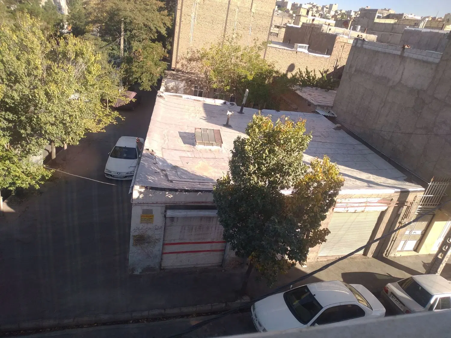 ملک کلنگی بر خیابان چهارراه لاله میدان امام حسین