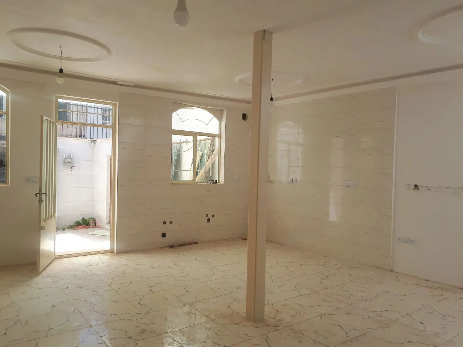 فروش خانه ویلایی ۱۰۰ متری بازسازی شده