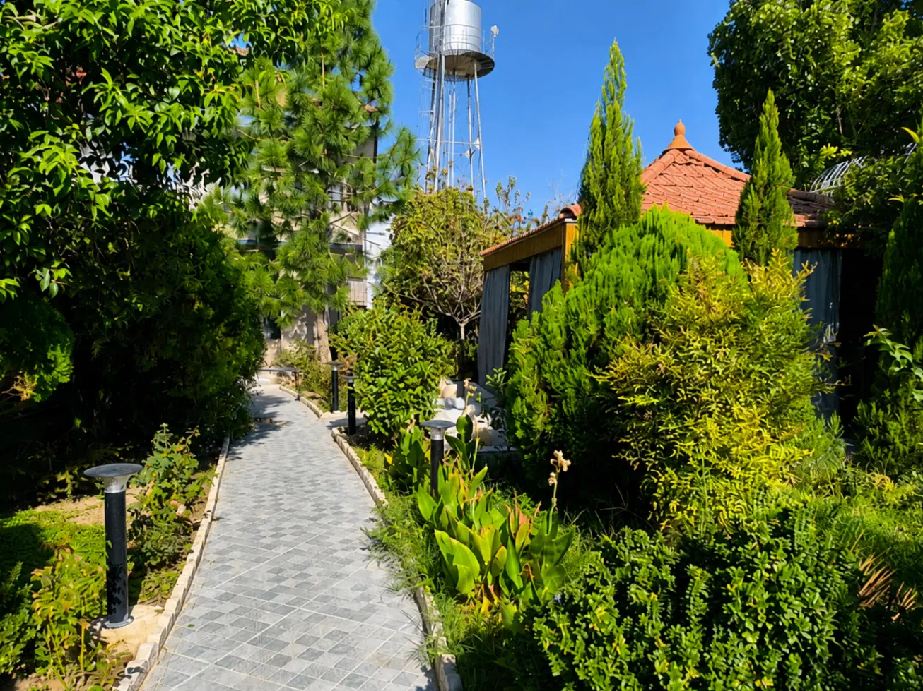 ویلایی ۲۰۵ متر_۳۹۵ متر بنا_۶خواب_ بر خیابان حدیث