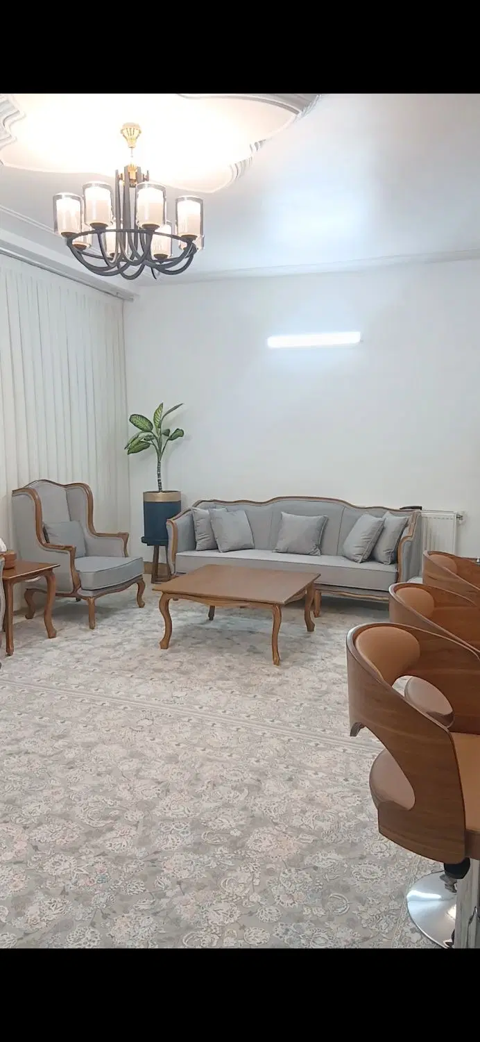 واحد ۸۰ متری استقلال