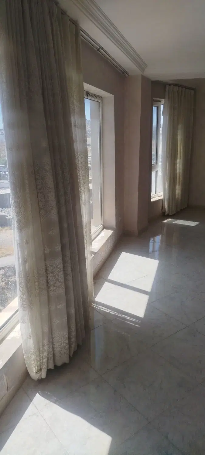 اجاره ویلایی طبقه همکف لب اصلی خ مهدیه