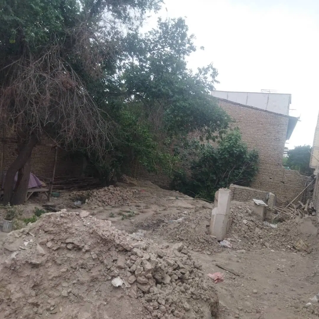 زمین ۳۲۷ متر
