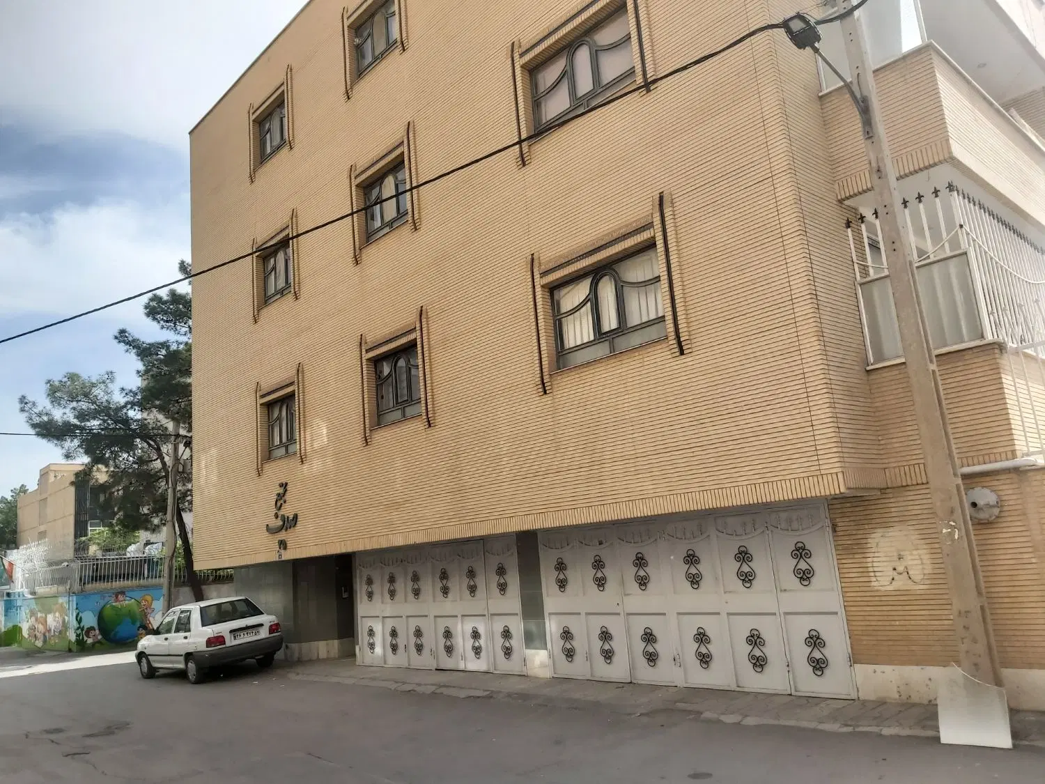 آپارتمان ۱۰۵متری دو خواب حیاط دار