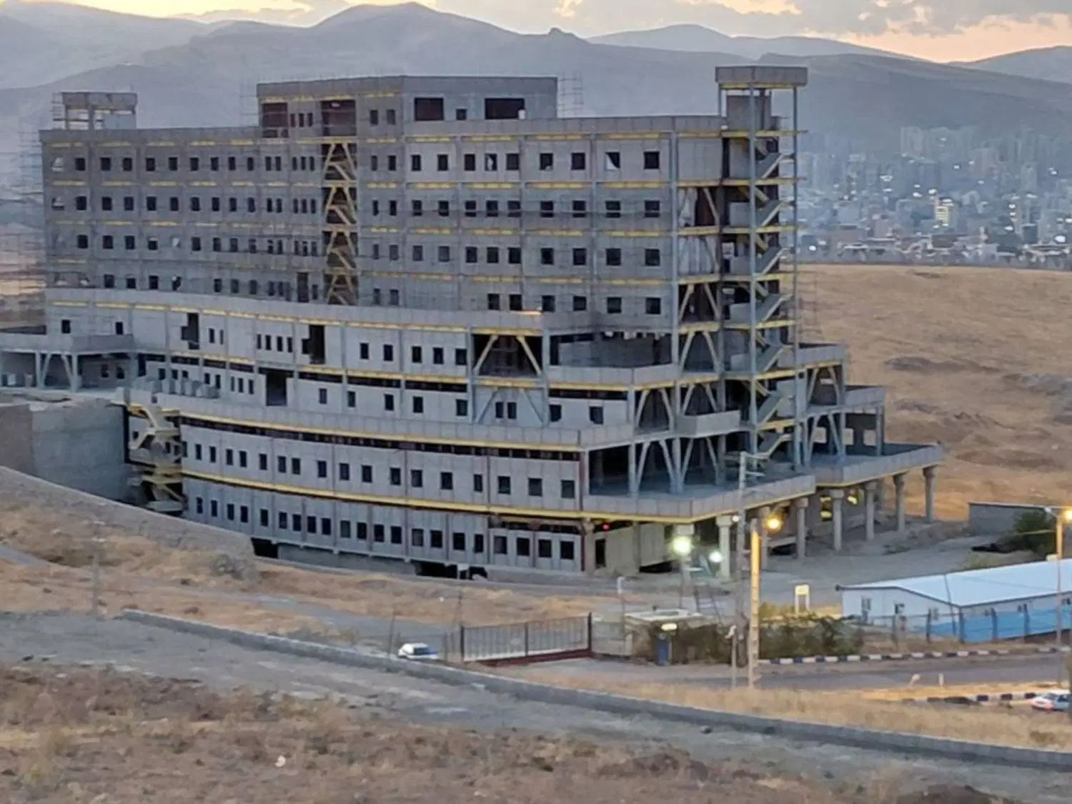 آبشناسان مسکونی روبروی بیمارستان ۱۷۸ متر