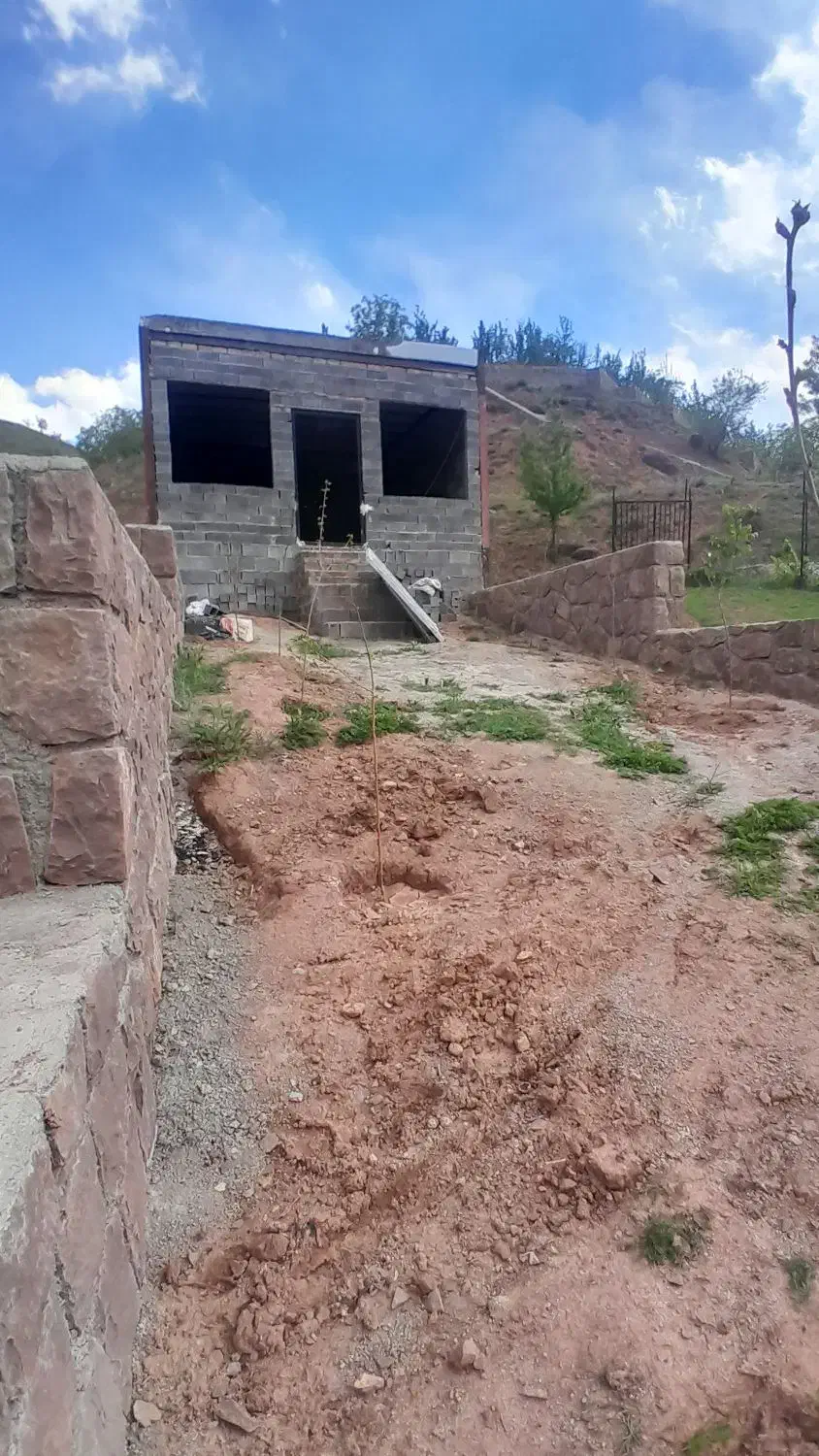 ملک ویلایی200 متر60 متر بنا نیمه کاره روستای امامه