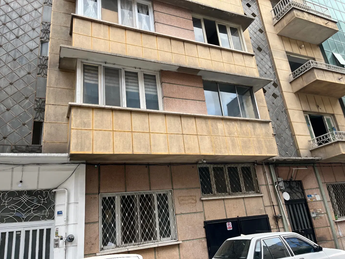 کلنگی270متر۴طبقه بنا ۱۳ابان بین پرستاروافراسیابی