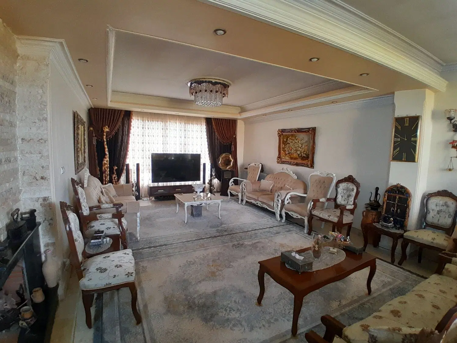 ۸۰متر_روبه نما_غرق نور_سالن پرده خور_بلوار بهاران
