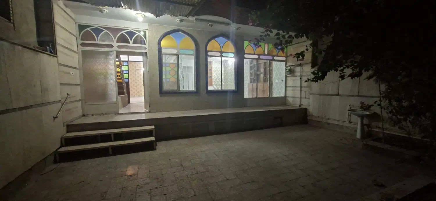 ۱۹۷ متر ویلایی دربست
