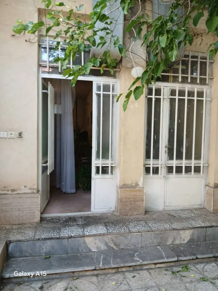 ۲۰۵ متر زمین ۱۳۰ متر بنا در نظرآباد