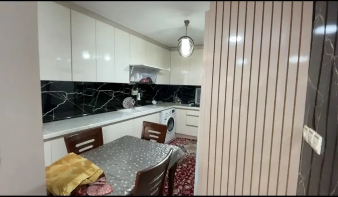 حیاط مسکونی دو طبقه