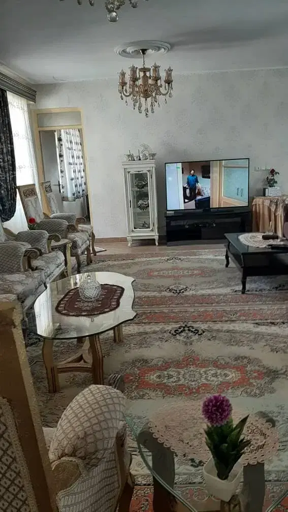 دارای پارکنیگ نزدیک به نانوایی و سوپرمارکت