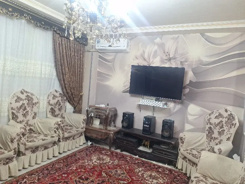 اپارتمان حیاط دار اندیشه نشاط