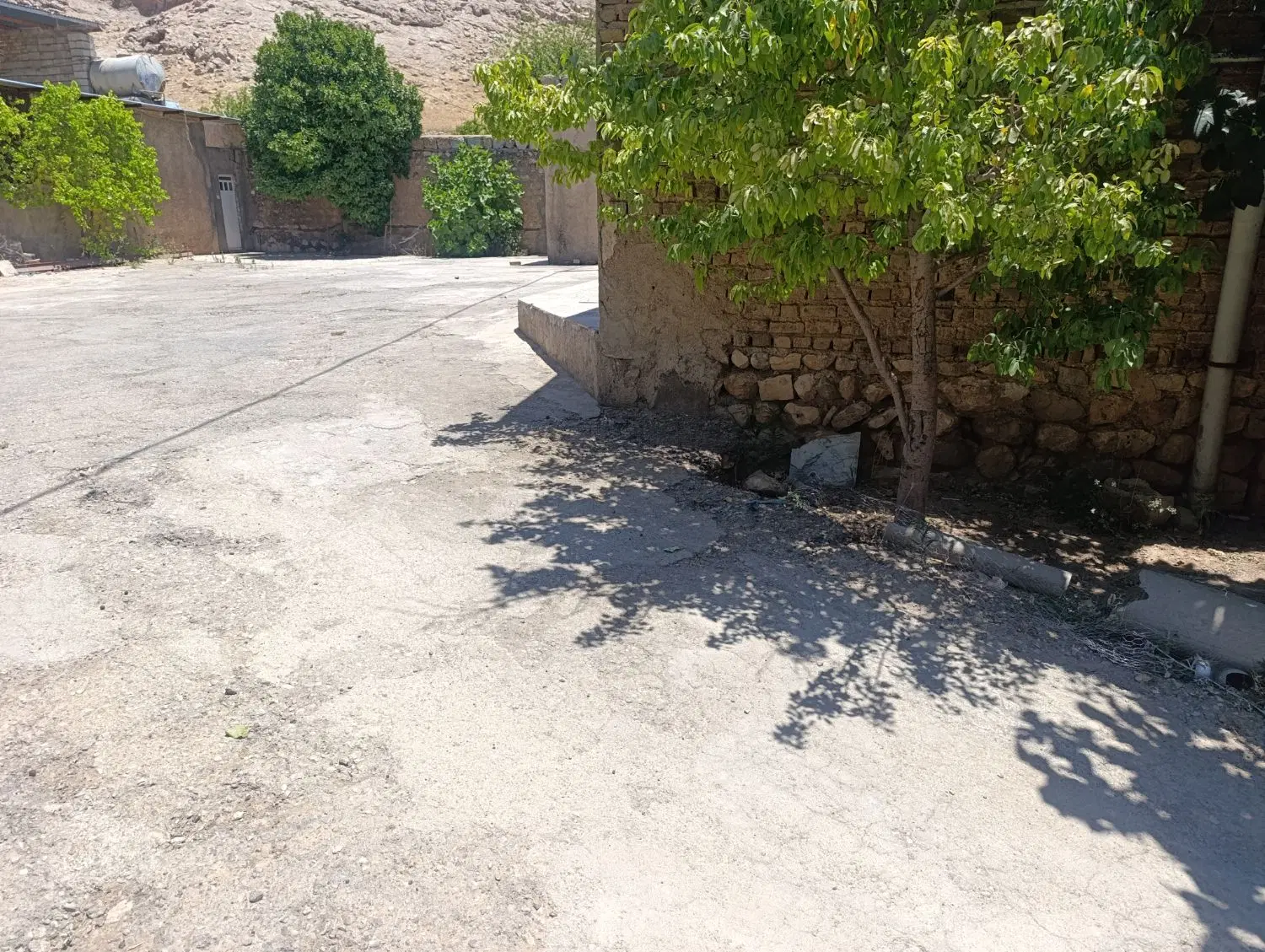 اجاره ویلایی همراه دوتا سوله و حیاط بزرگ