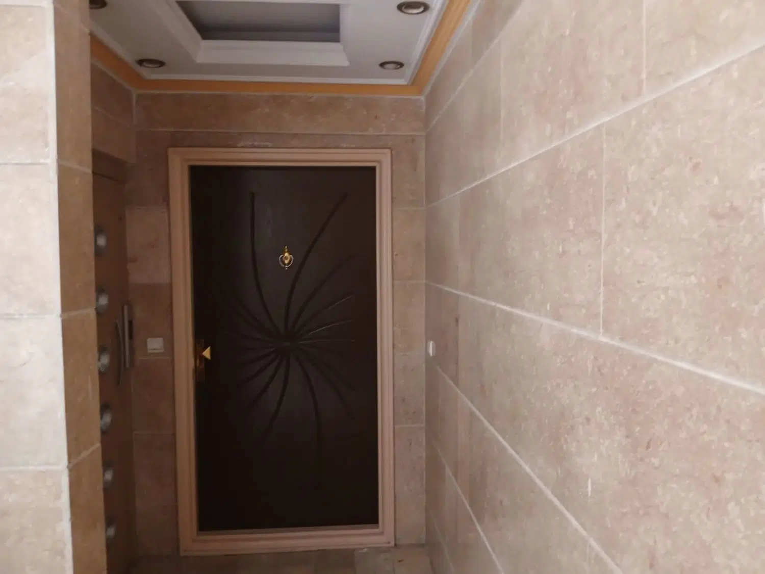 اپارتمان  ۵۰متری روبروی مترو جوادیه
