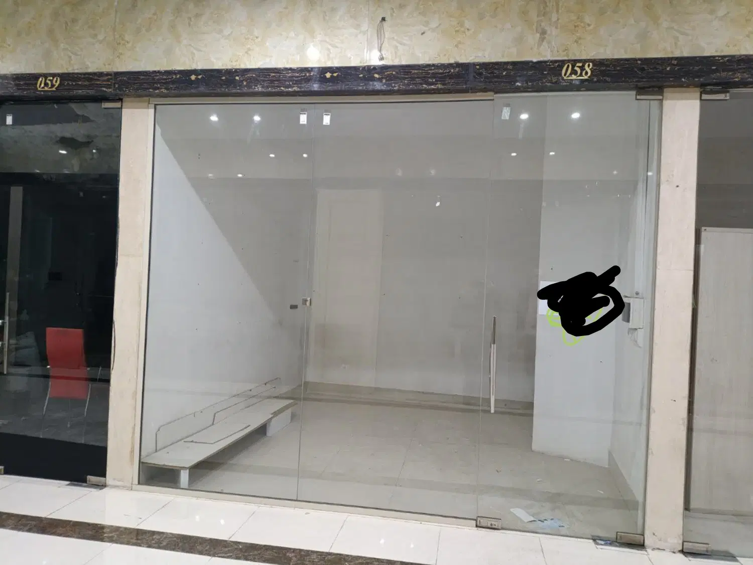 مغازه ۱۲متری مرکزخریدمجلل