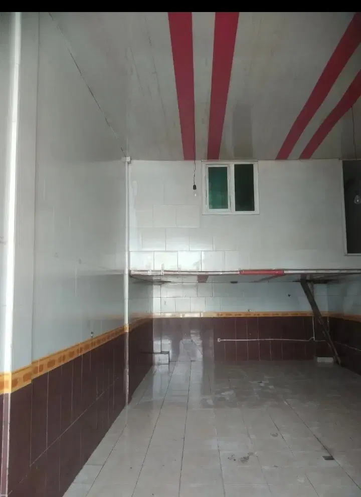 مغازه تجاری در اسکو