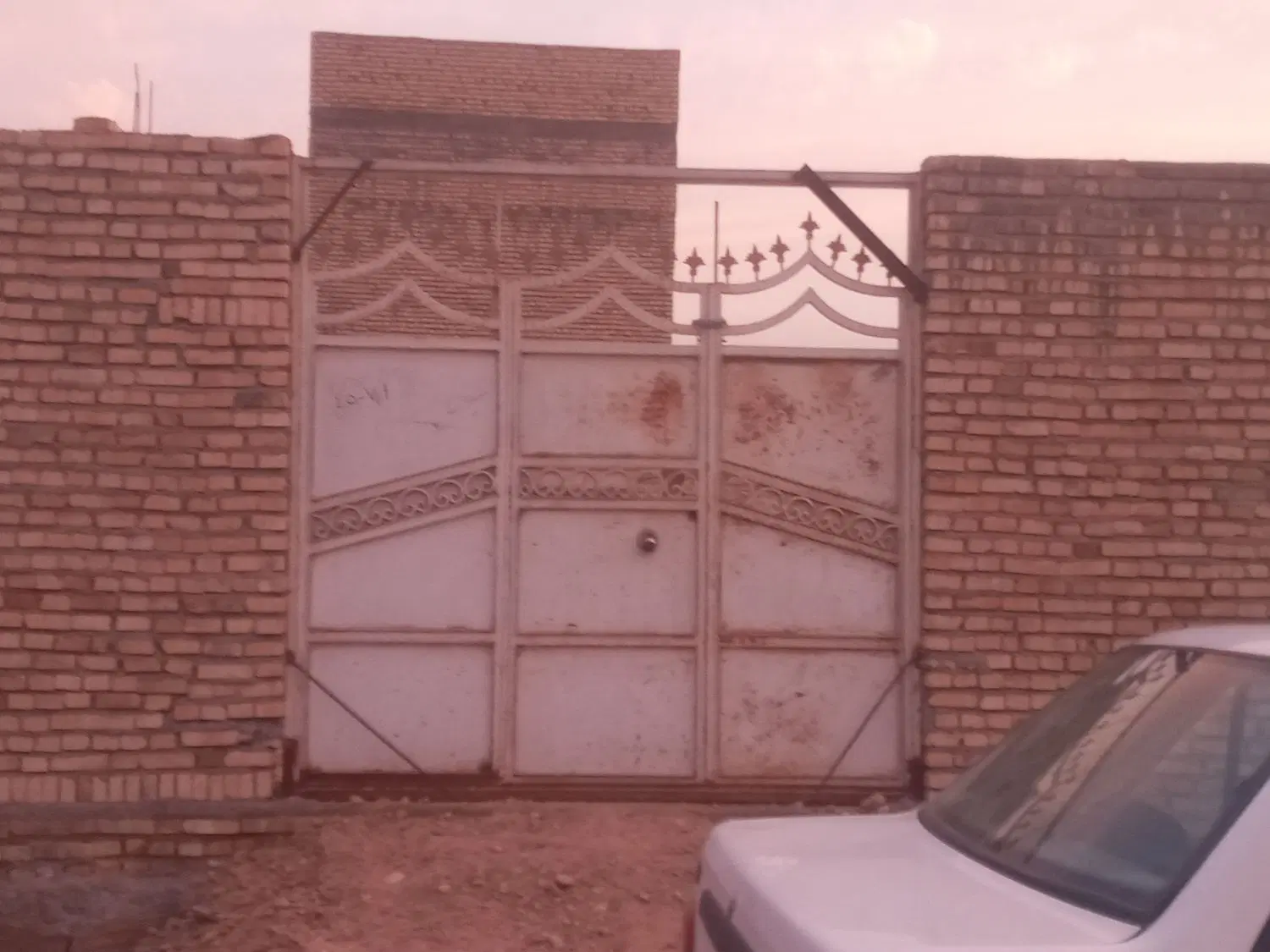 باسلام  خانه ۲۰۰ متر  نیمه کاره به فروش میرسد