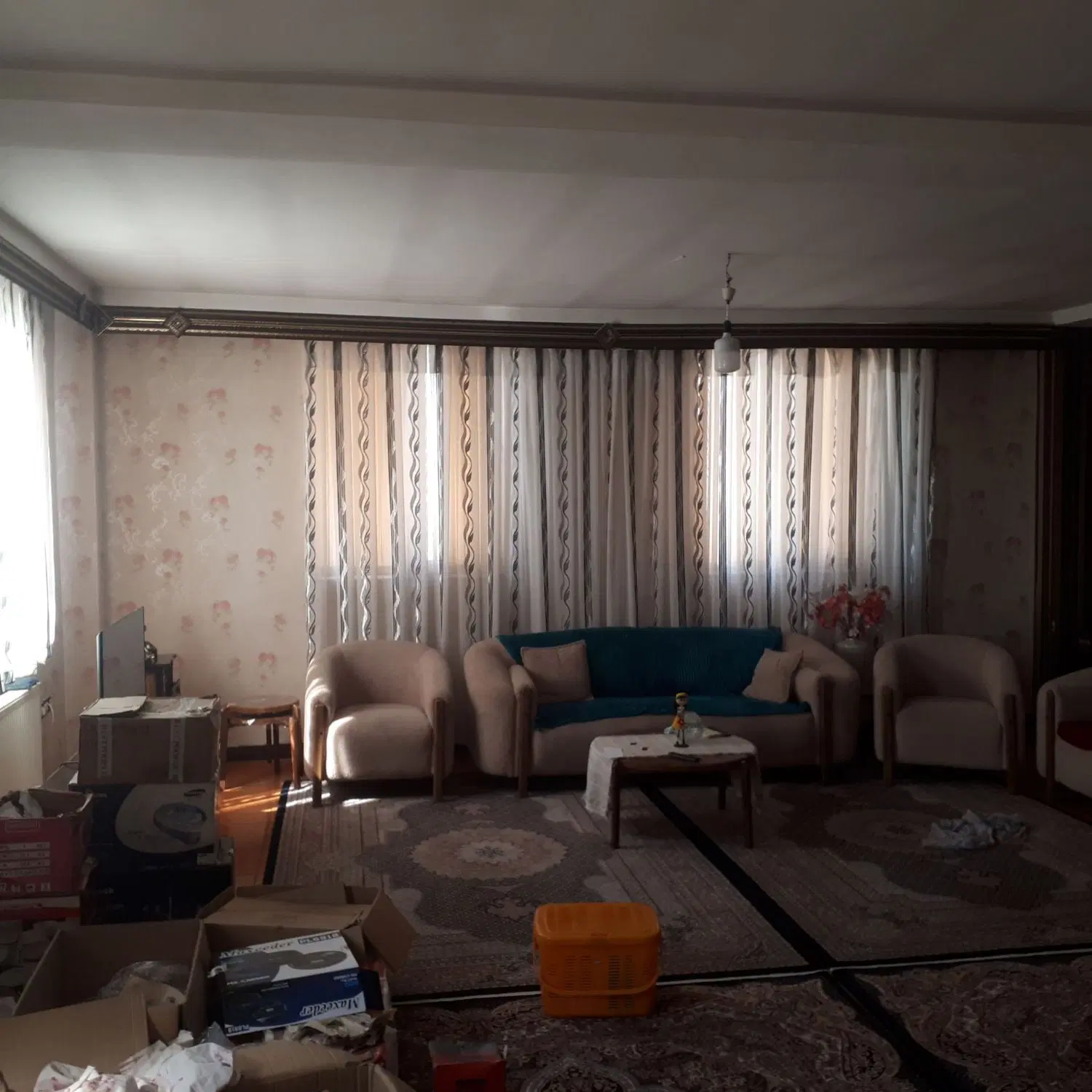آپارتمان طبقه سوم شهرک سینا