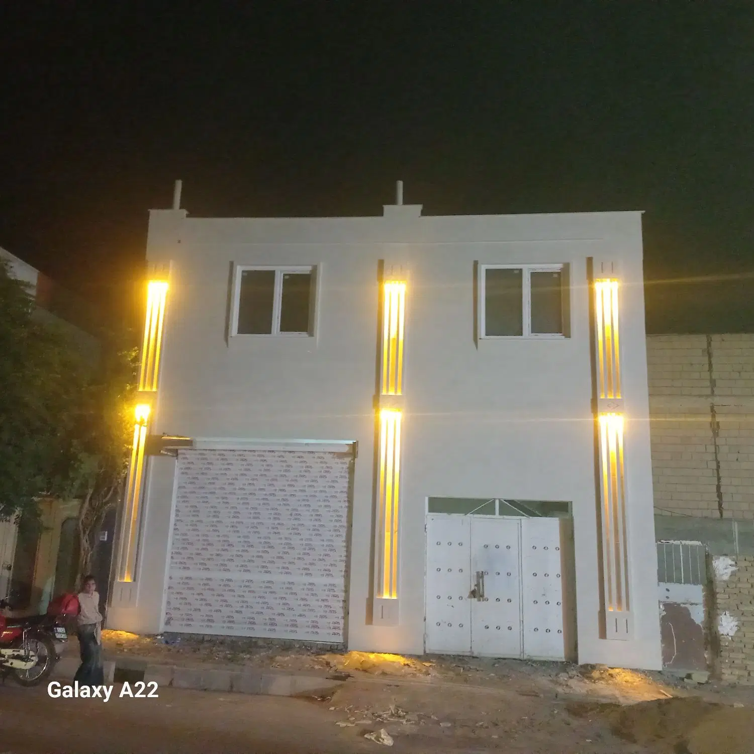 ملک حاشیه خیابان بقراط