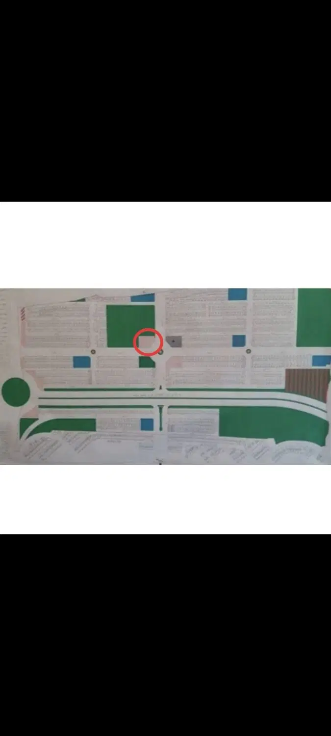 زمین تجاری دور میدان اصلی