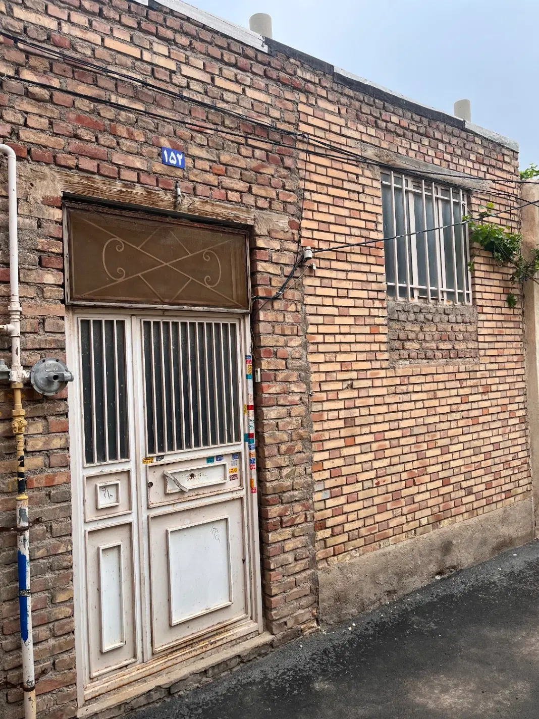 حیاط ۱۶۱متری در ملل متحد منجم