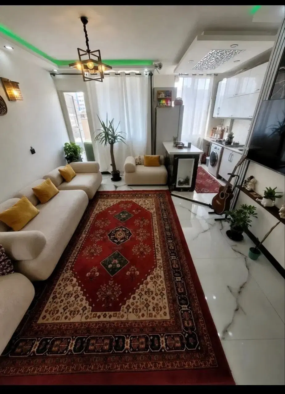 ۶۰ متر _ فول امکانات  تراورتن ۱۴ ساله_ رو به آفتاب