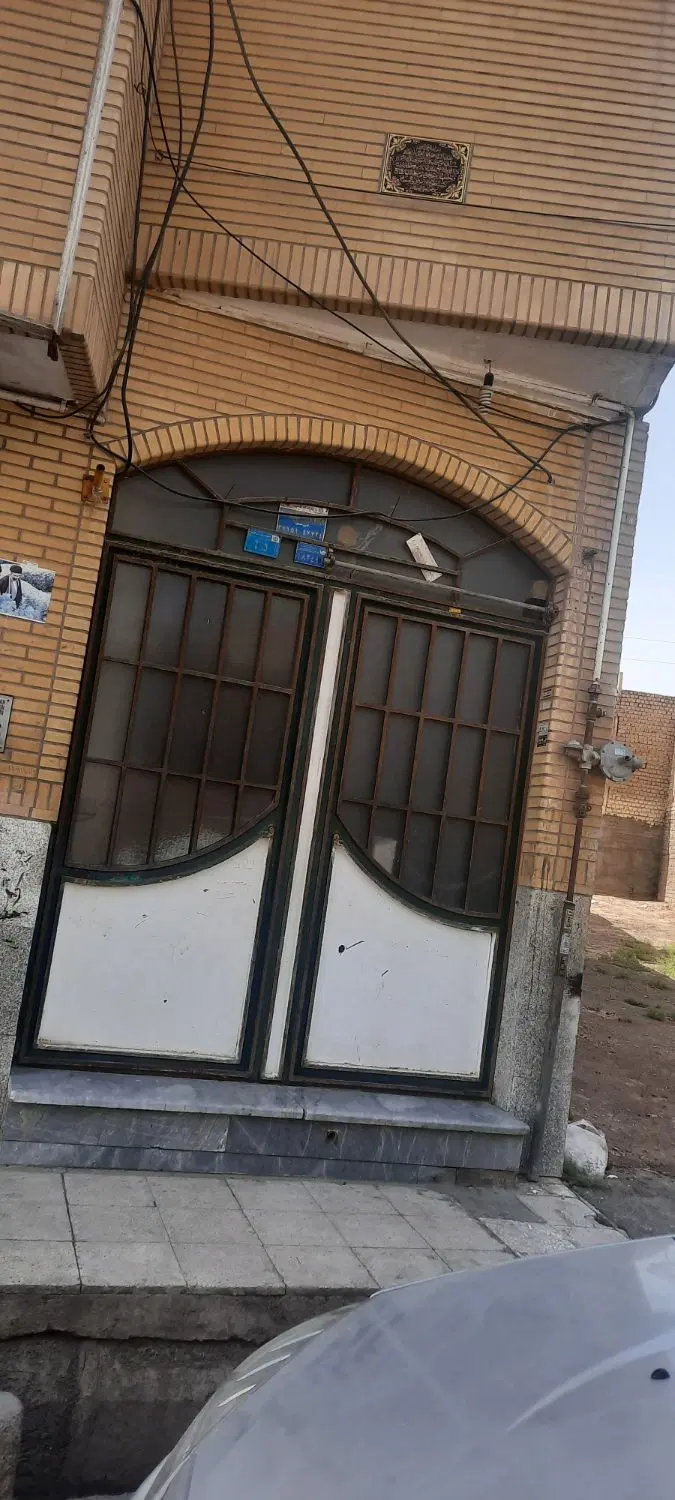 ۸۹متر خونه ۳طبقه با یک مغازه