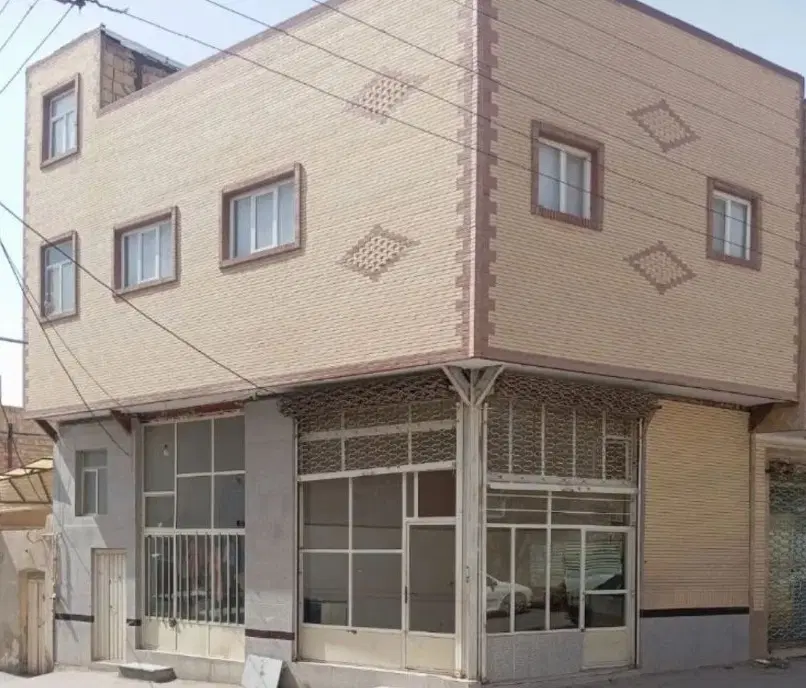 حیاط مغازه دار