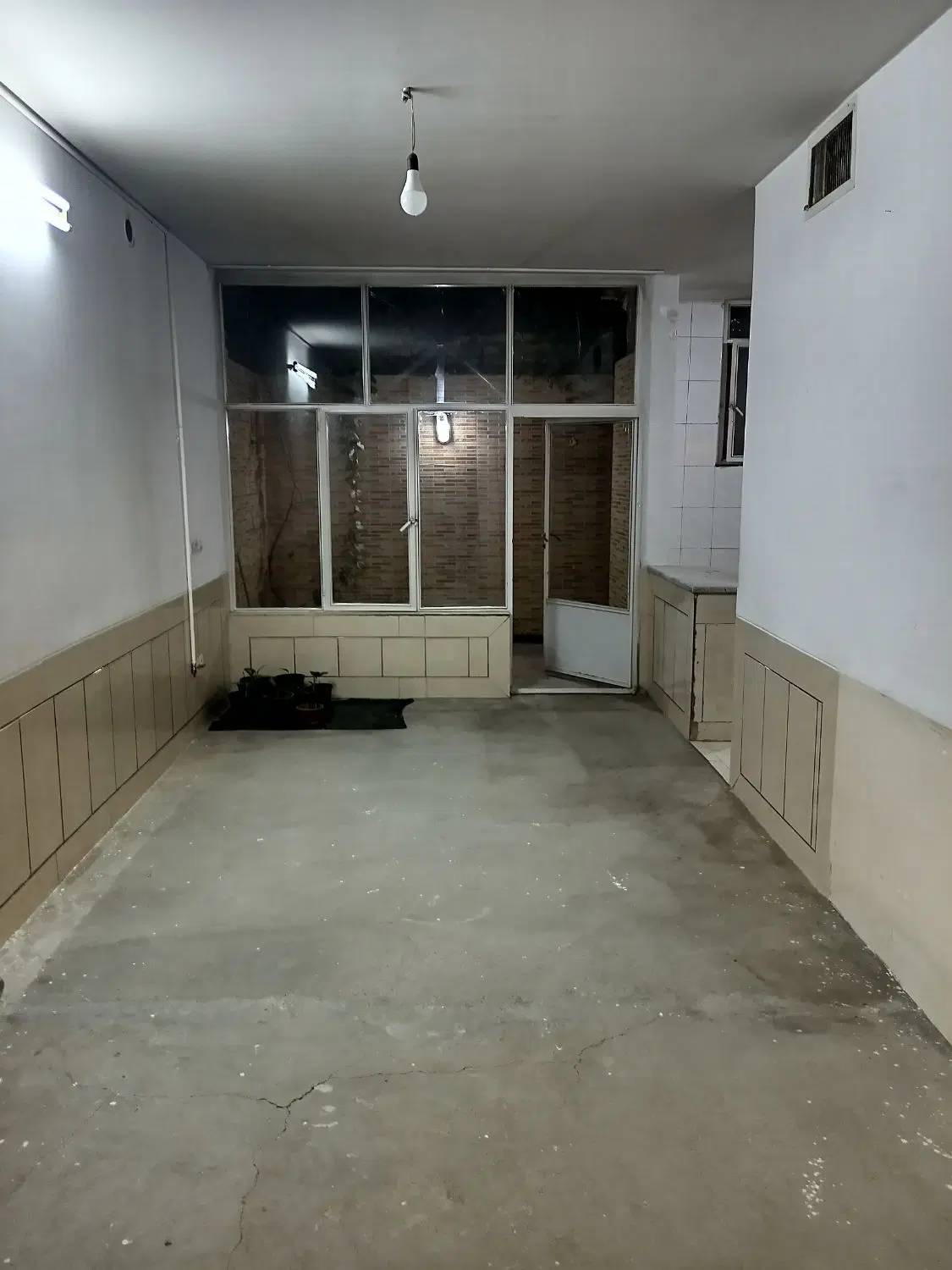 طبقه همکف راه جدا