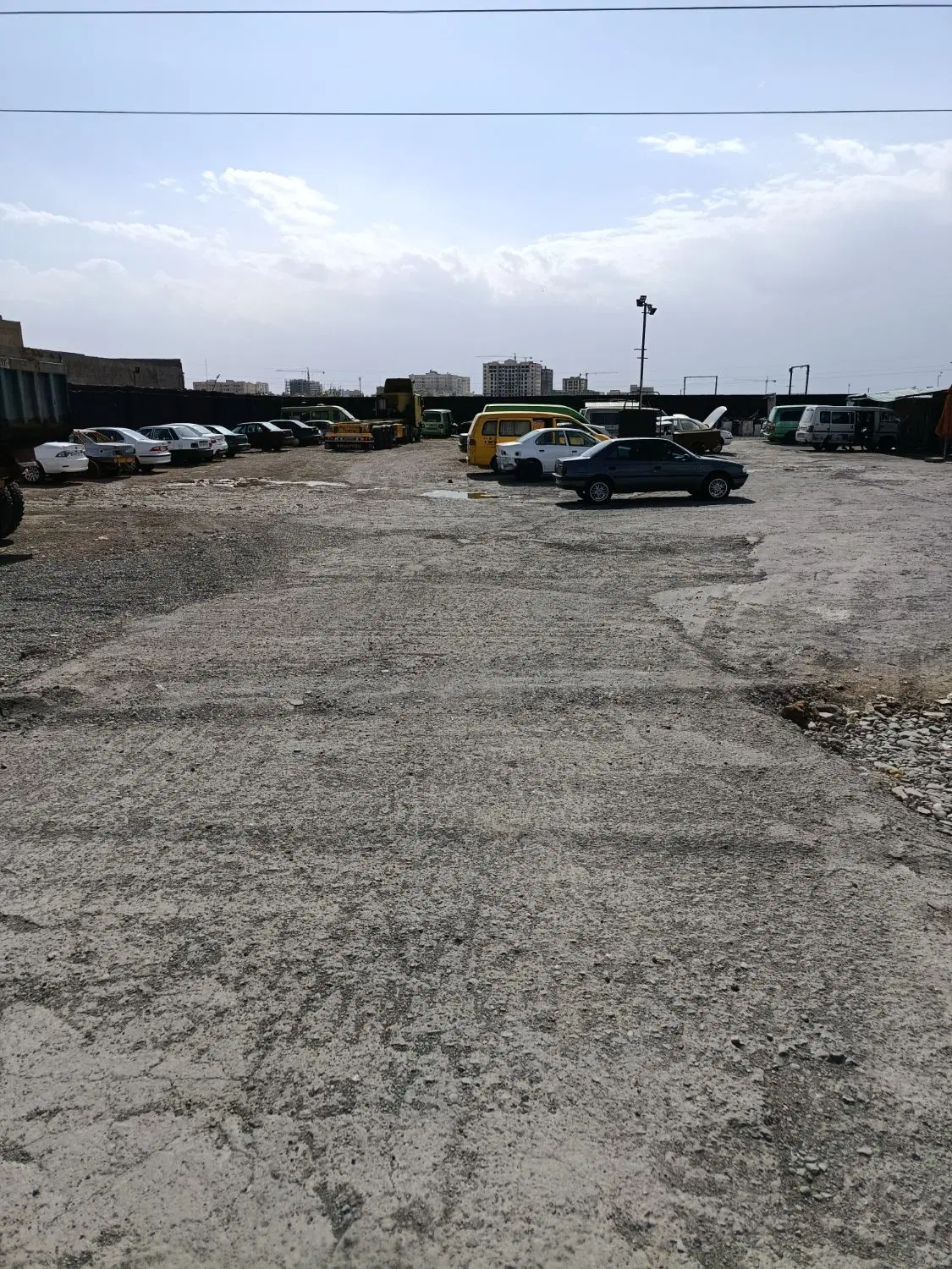 پارکینگ و ۵ عدد مغازه جهت فروش سرقفلی