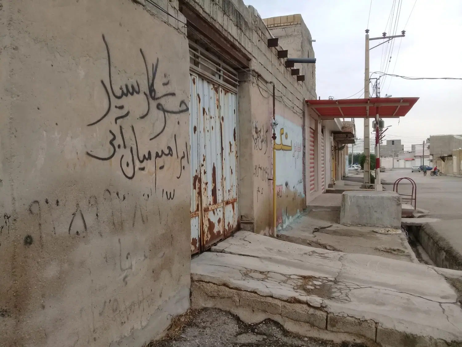 یک پلاک زمین مسکونی تجاری جنب دبیرستان آسیه