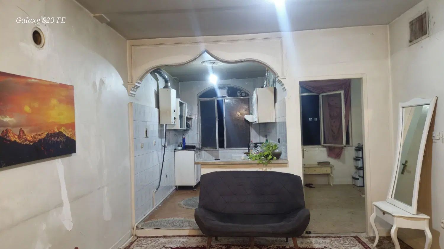 به یک هم‌خانه آقا، شاغل، منظم نیازدارم