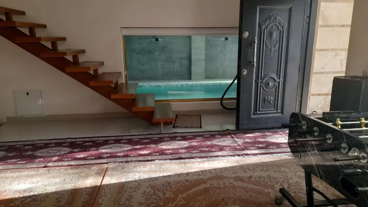 باغ ویلا دارای استخر داخل ساختمان